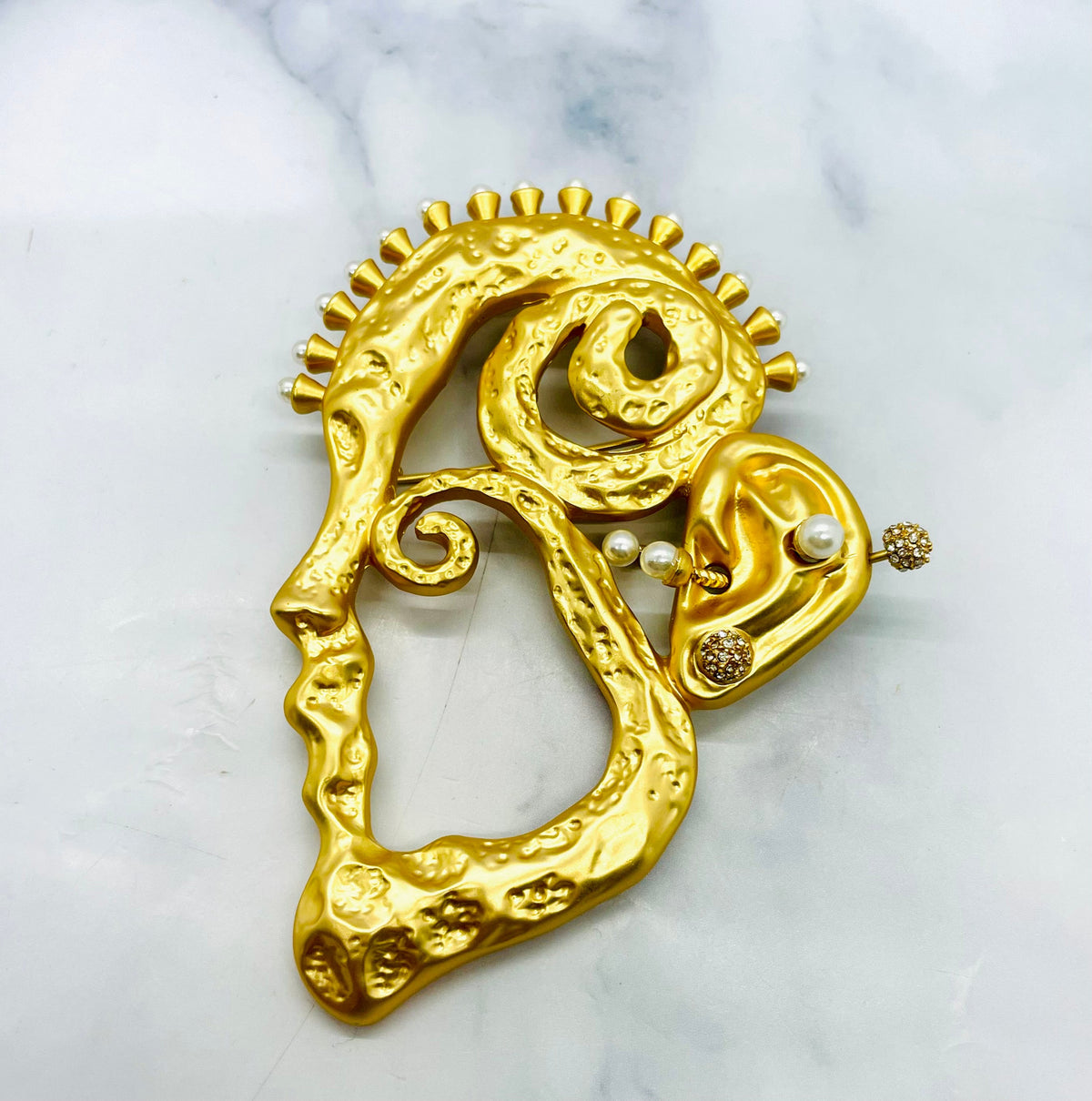 Separate catalogue example, not the screen piece: SCHIAPARELLI Cultured Pearl & Crystal Brooch Pin - Pre-Owned