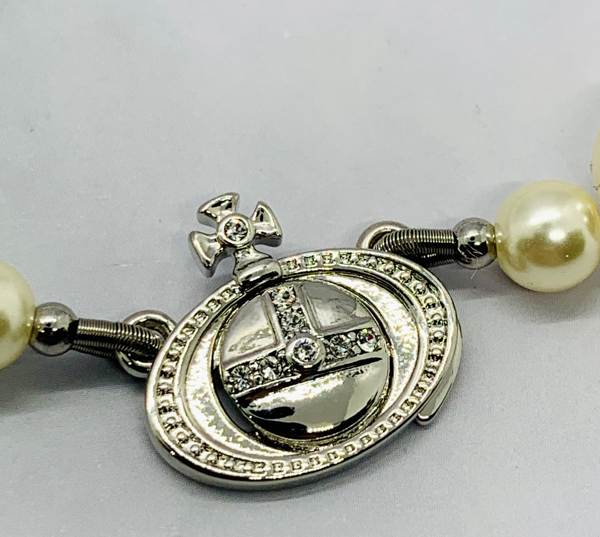 VIVIENNE WESTWOOD Statement Pearl Orb Necklace - Pre owned