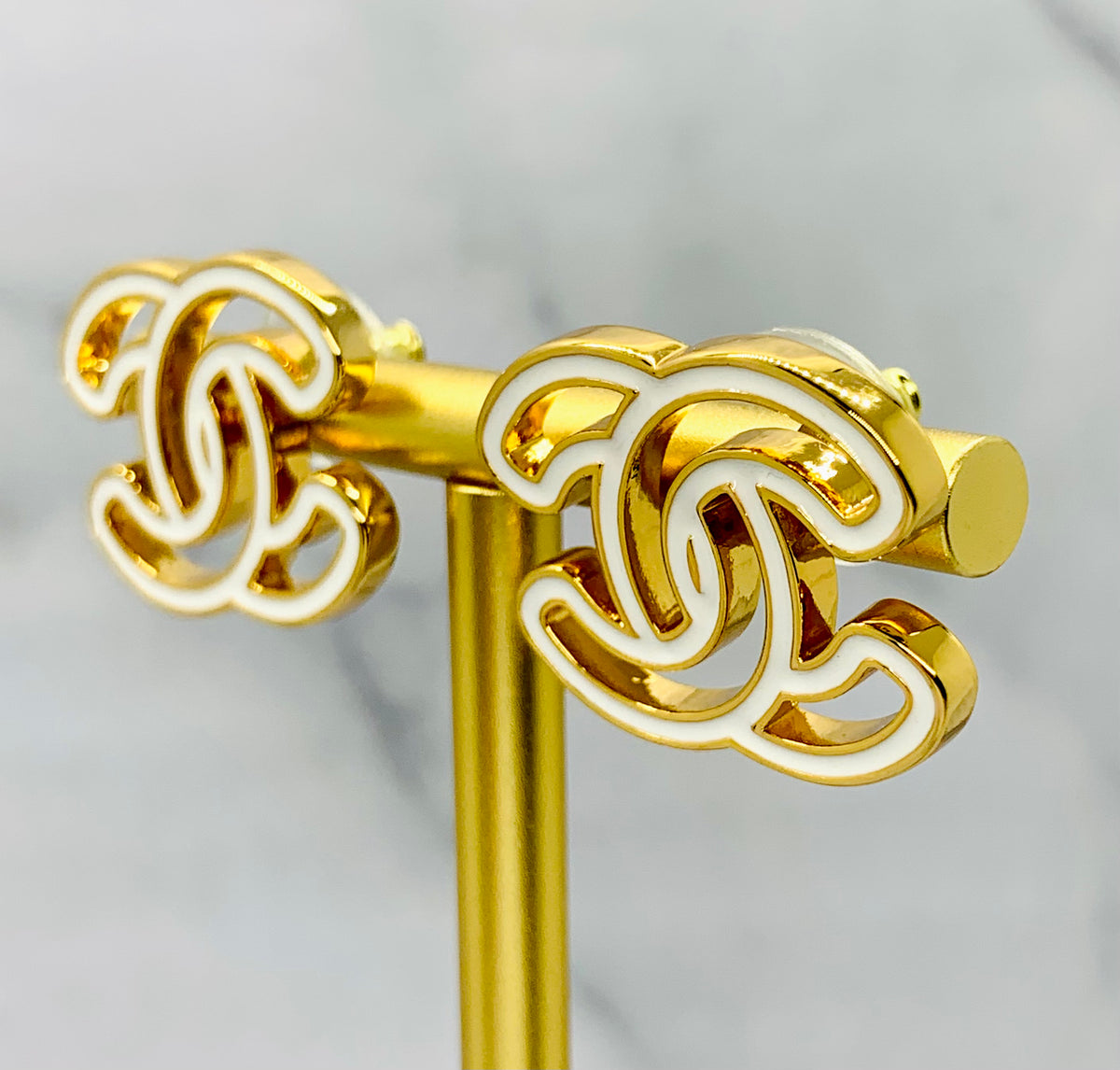 CHANEL CC White Outline Earrings - Pre owned