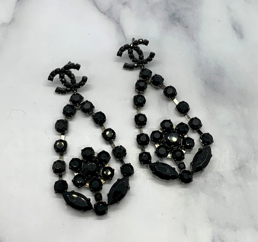 CHANEL CC Black Rhinestone Pendant Earrings - Pre owned