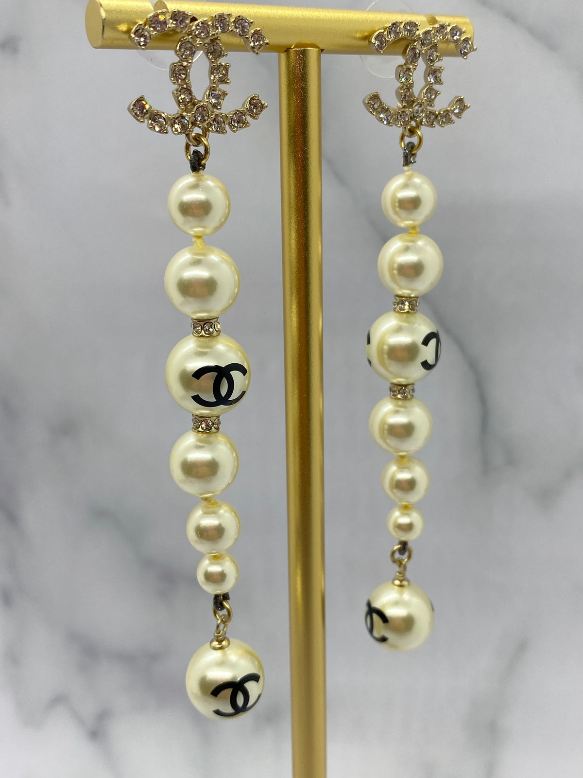 CHANEL CC Long Pearl Earrings - Pre owned