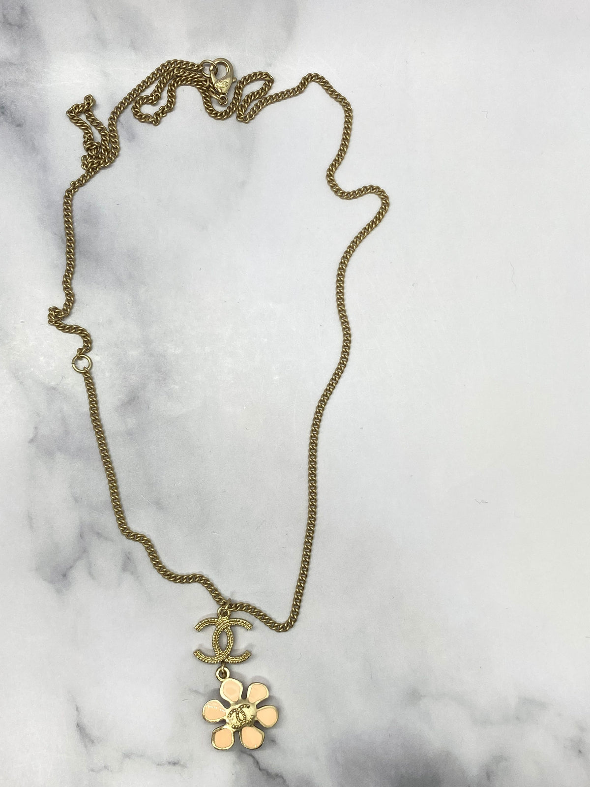 CHANEL CC 2018 Flower Pendant Charm Necklace - USED