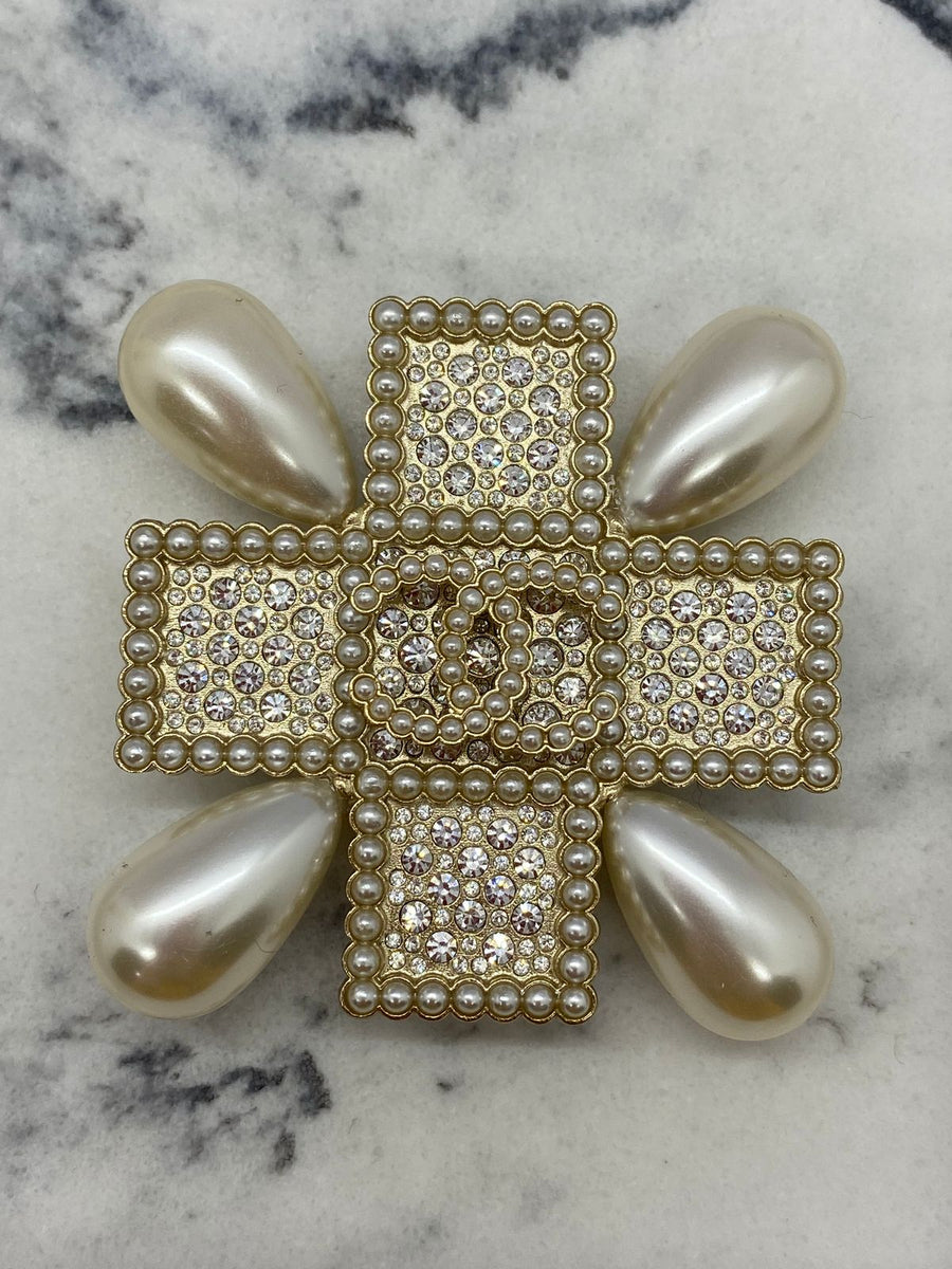 Auth CHANEL CC Pearl Trim Cross Shaped Brooch Pin - Pre owned