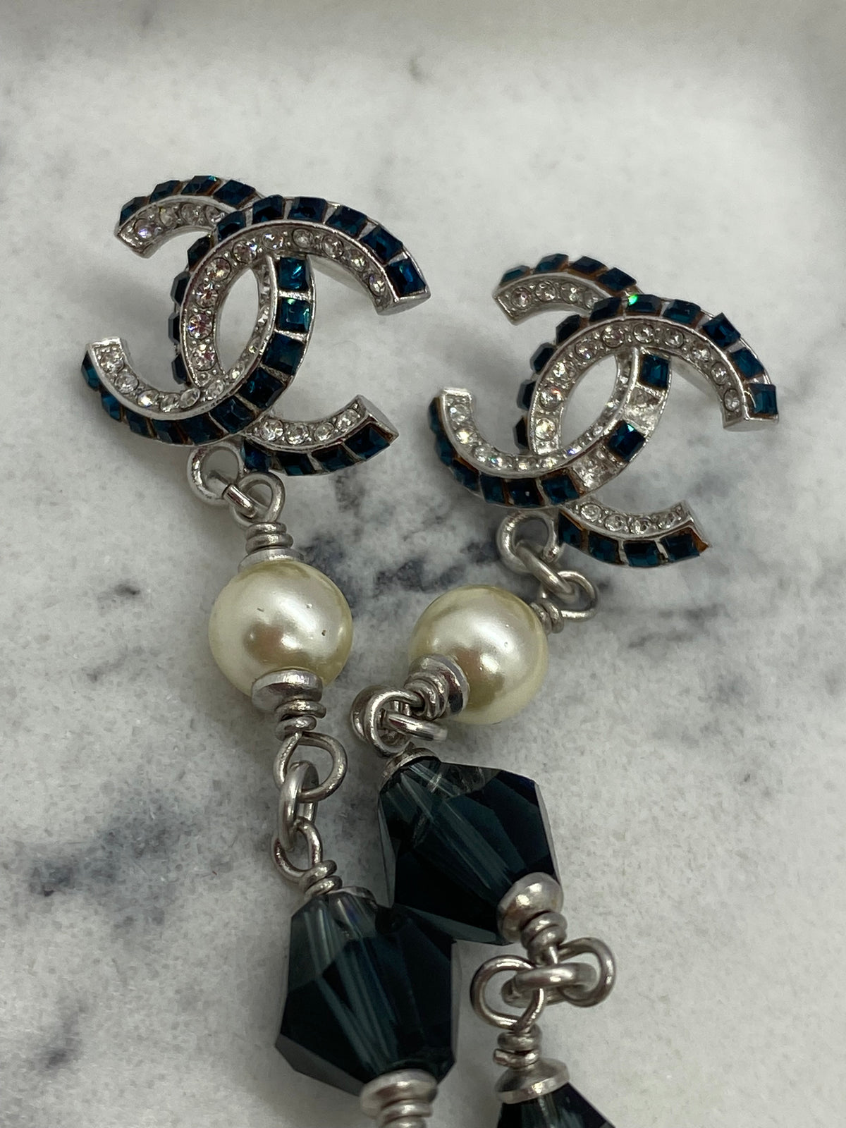 CHANEL CC 2019 Rhinestone Pendant Earrings - USED