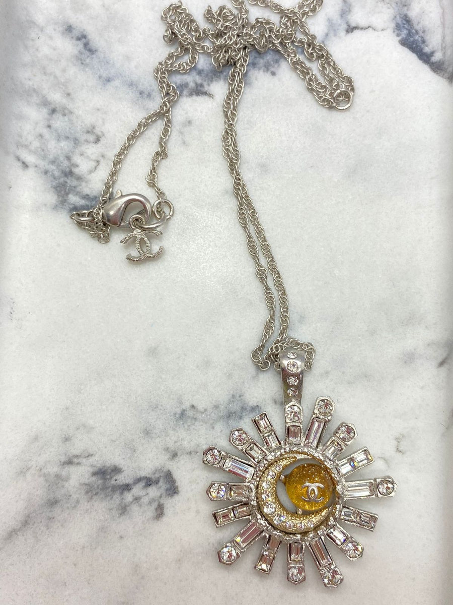 CHANEL CC 2017 Starburst Silver Tone Necklace - Pre owned