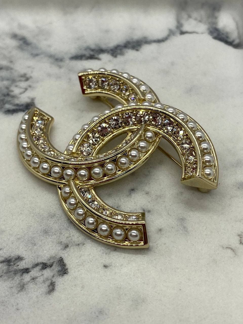 CHANEL CC Light Gold Rhinestone Pearl Trim Brooch - Pre owned