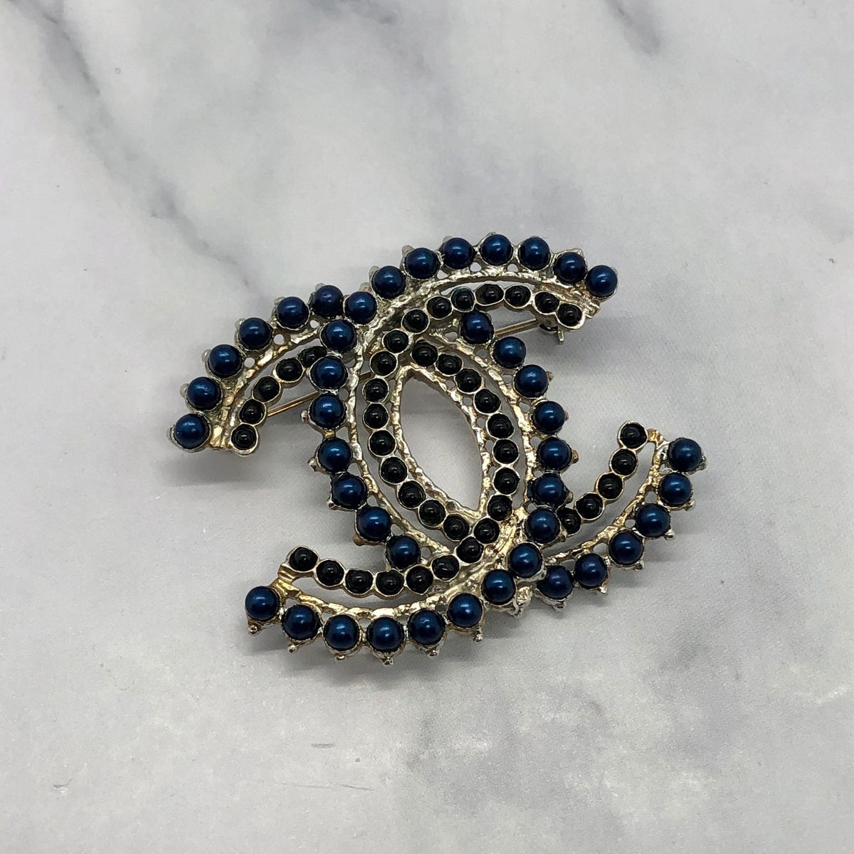 CHANEL CC Blue Pearl Trim 2018 Brooch Pin - Pre owned