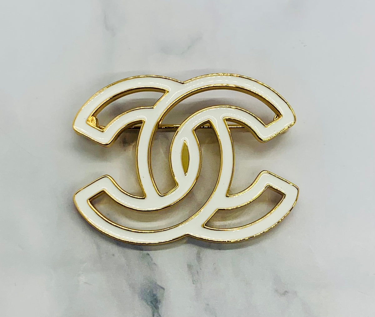 CHANEL CC White Trim Enamel Brooch Pin - Pre owned