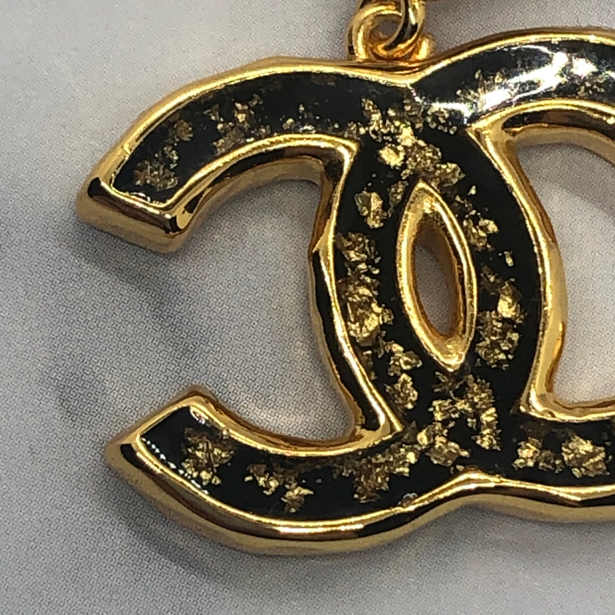 CHANEL CC Gold Flake Pendant Earrings - Pre owned