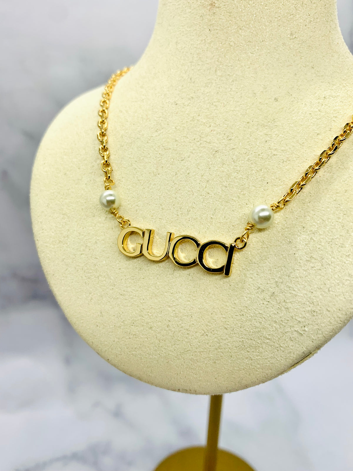 GUCCI Pearl Monogram Necklace - Pre owned