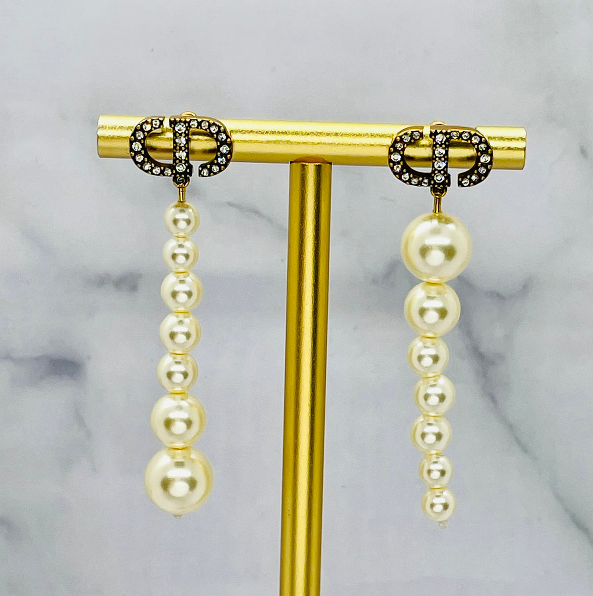 CHRISTIAN DIOR CD Pearl Pendant Earrings - Pre owned