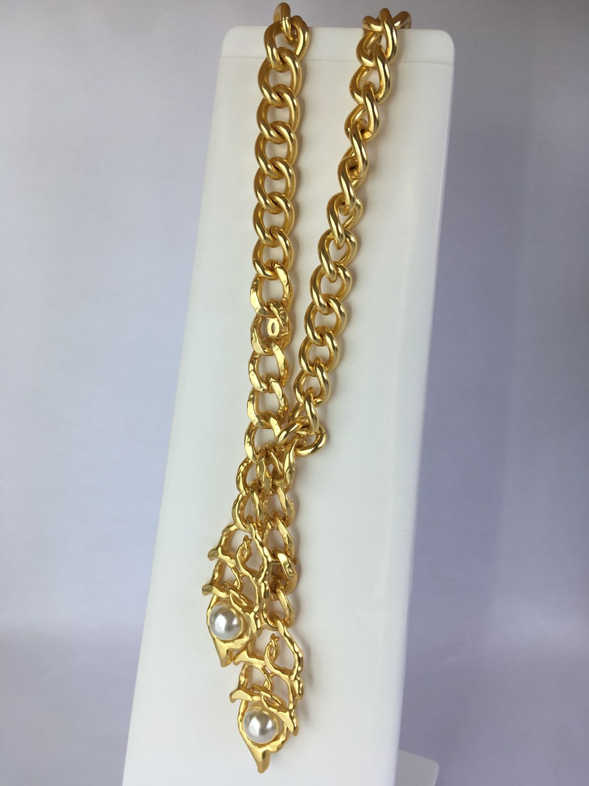 CHANEL CC 2019 Gold Tone Pearl Trim Necklace - Pre owned