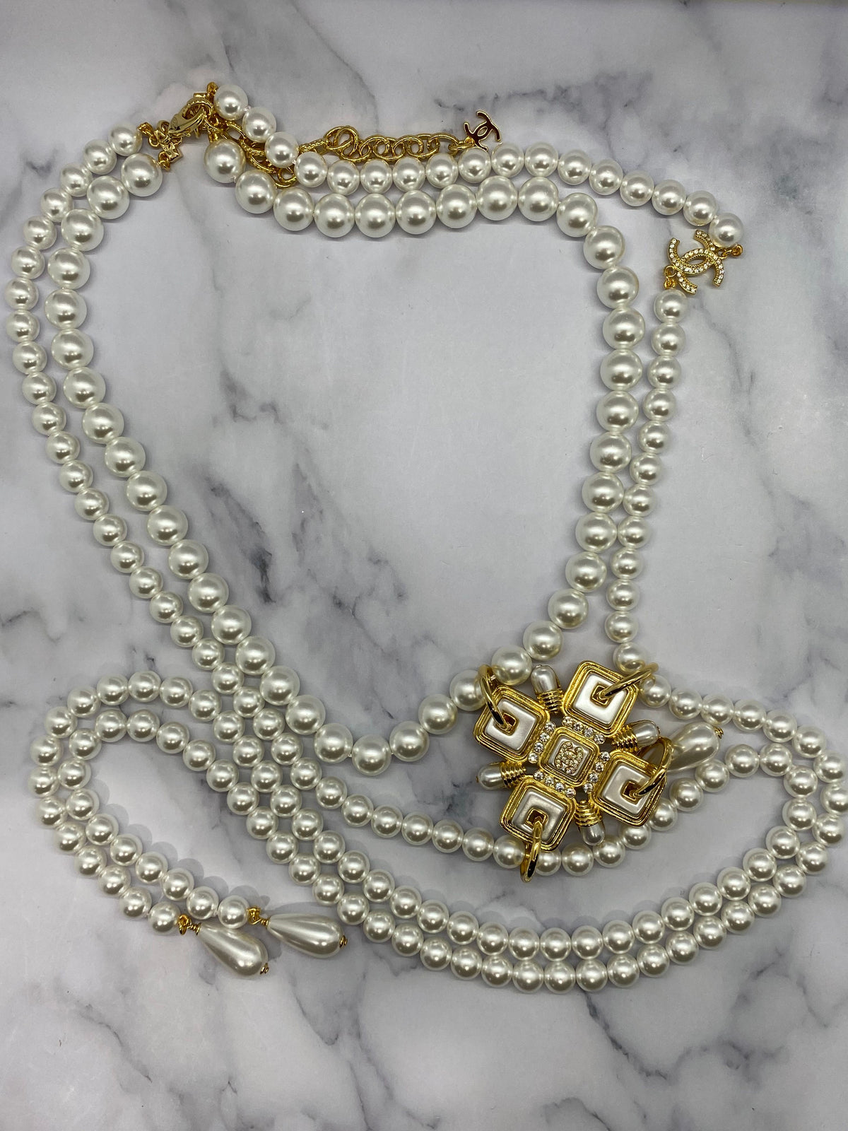 CHANEL CC Heavy Pearl Statement Necklace - Pre owned