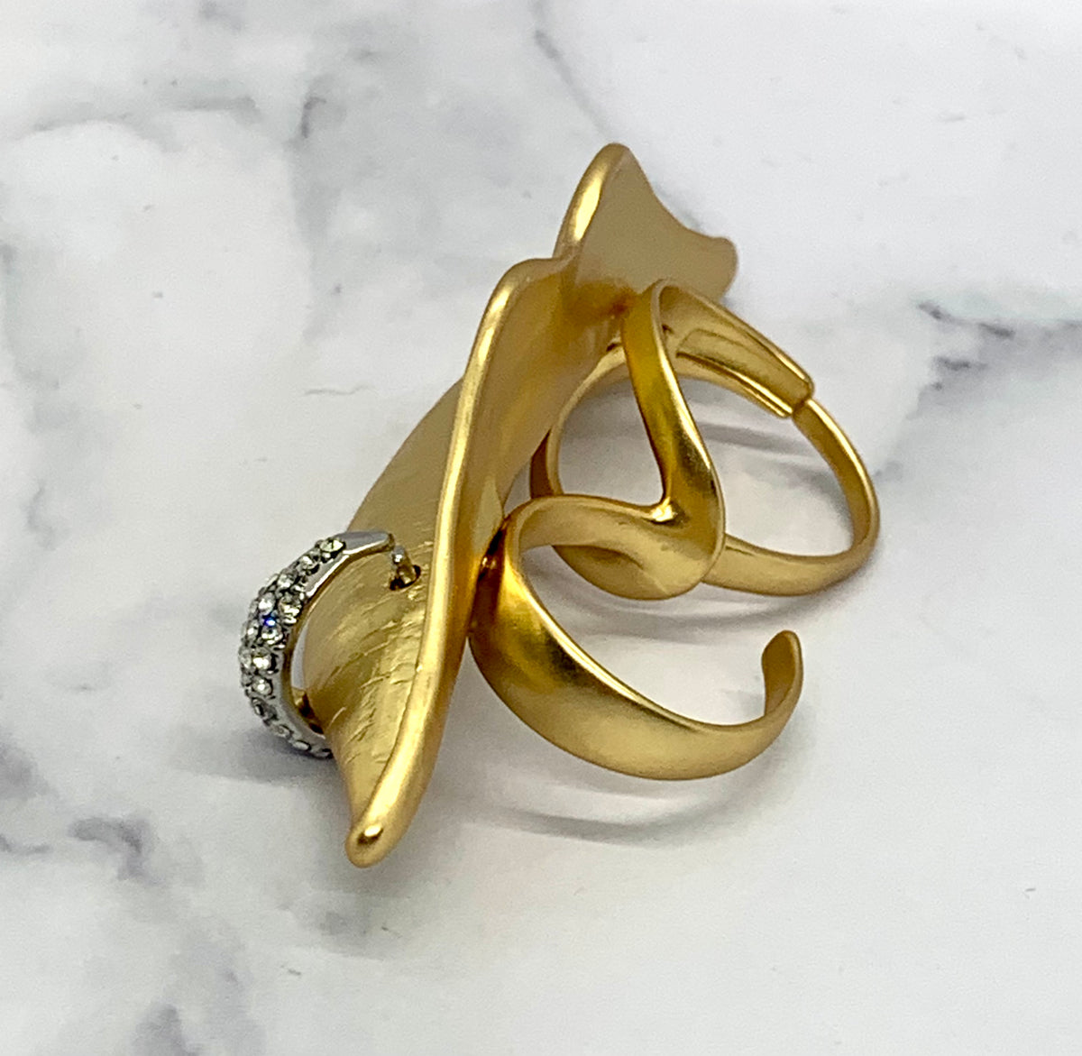 SCHIAPARELLI Pierced Lip Statement Ring - Pre owned