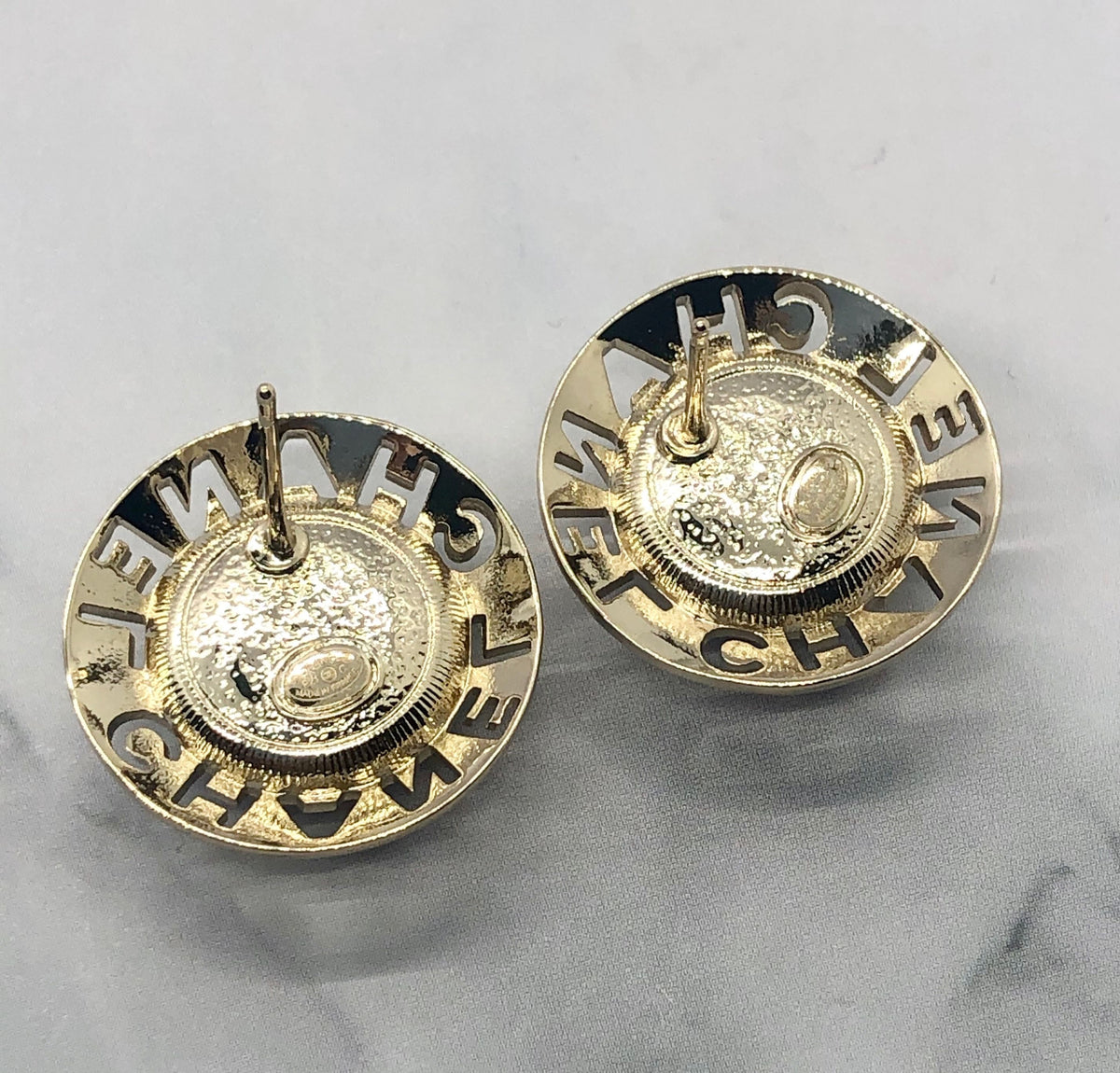CHANEL CC Purple Monogram Earrings - Pre owned