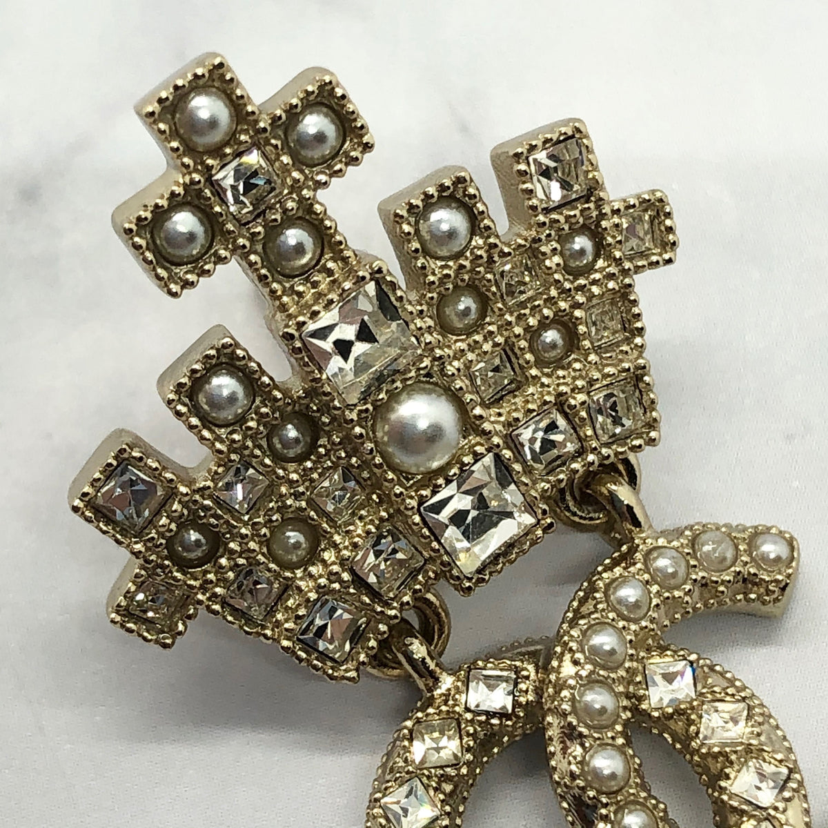 CHANEL CC Small Rhinestone Brooch Pin - Pre owned