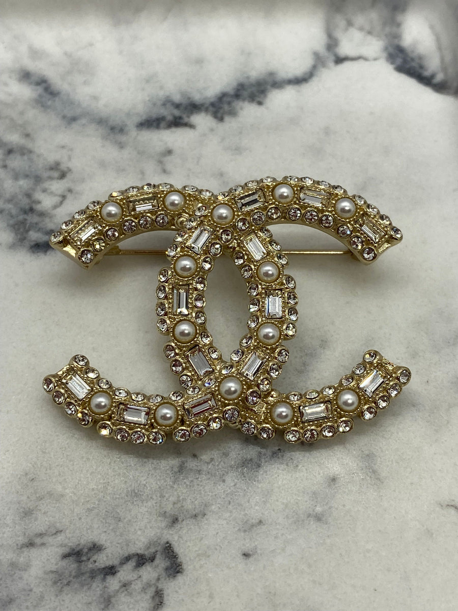 CHANEL CC Gold Tone Rhinestone Brooch Pin - Pre owned