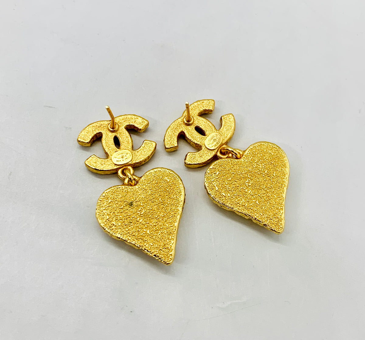 CHANEL CC Heart Pendant Earrings - Pre owned