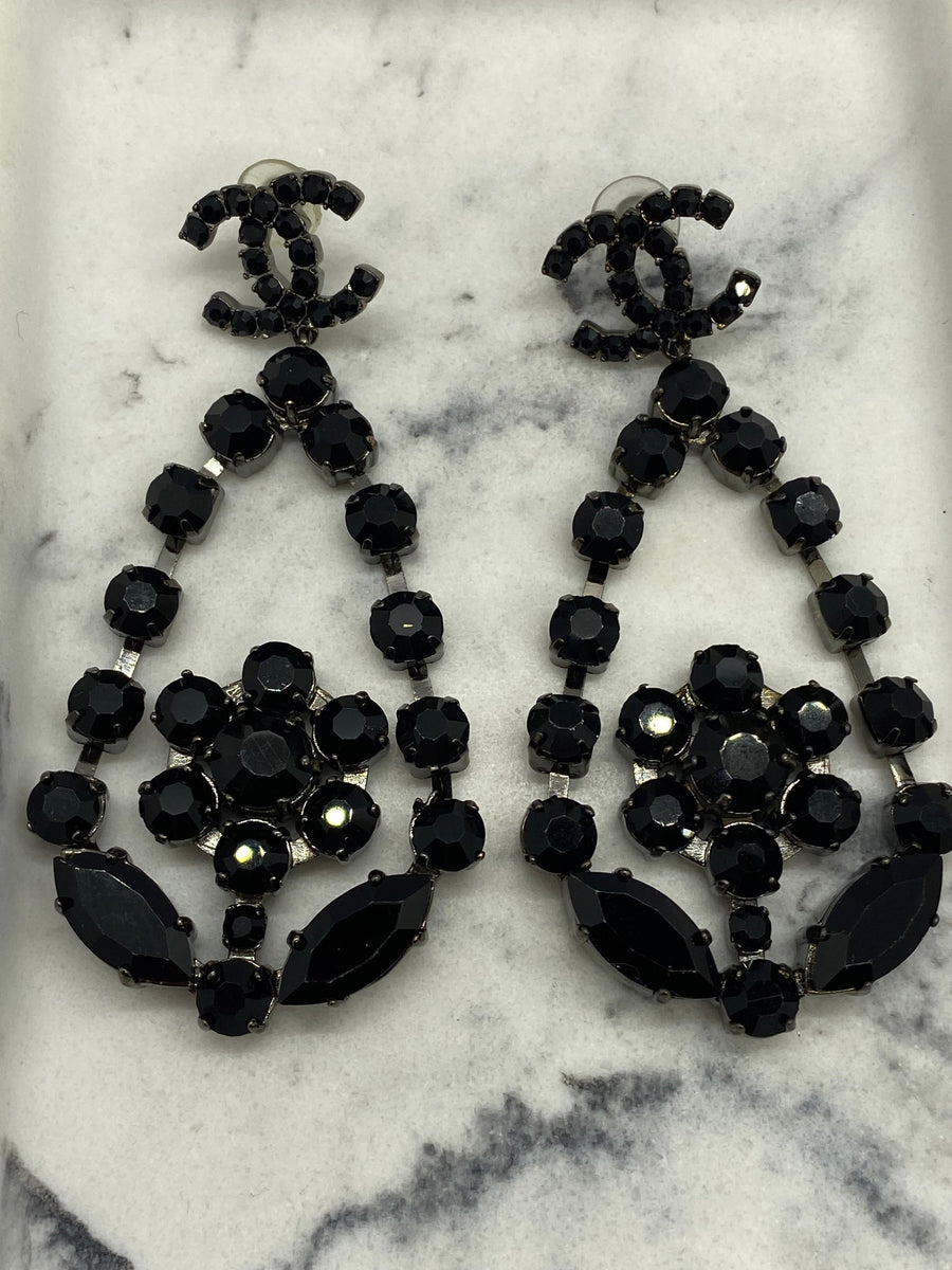 CHANEL CC Black Rhinestone Chandelier Earrings - Pre owned