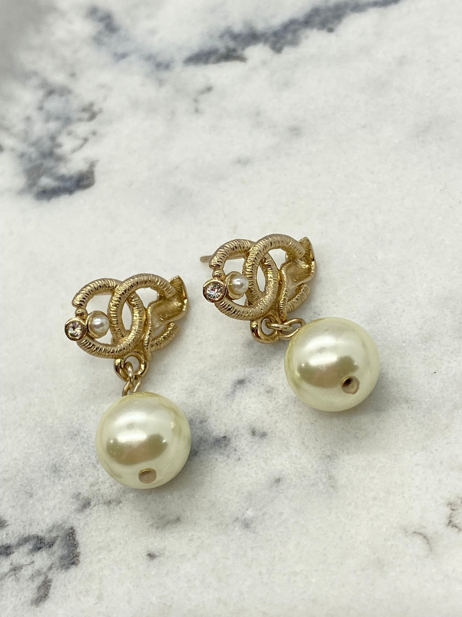 CHANEL CC Gold Tone Pearl Pendant Earrings - Pre owned