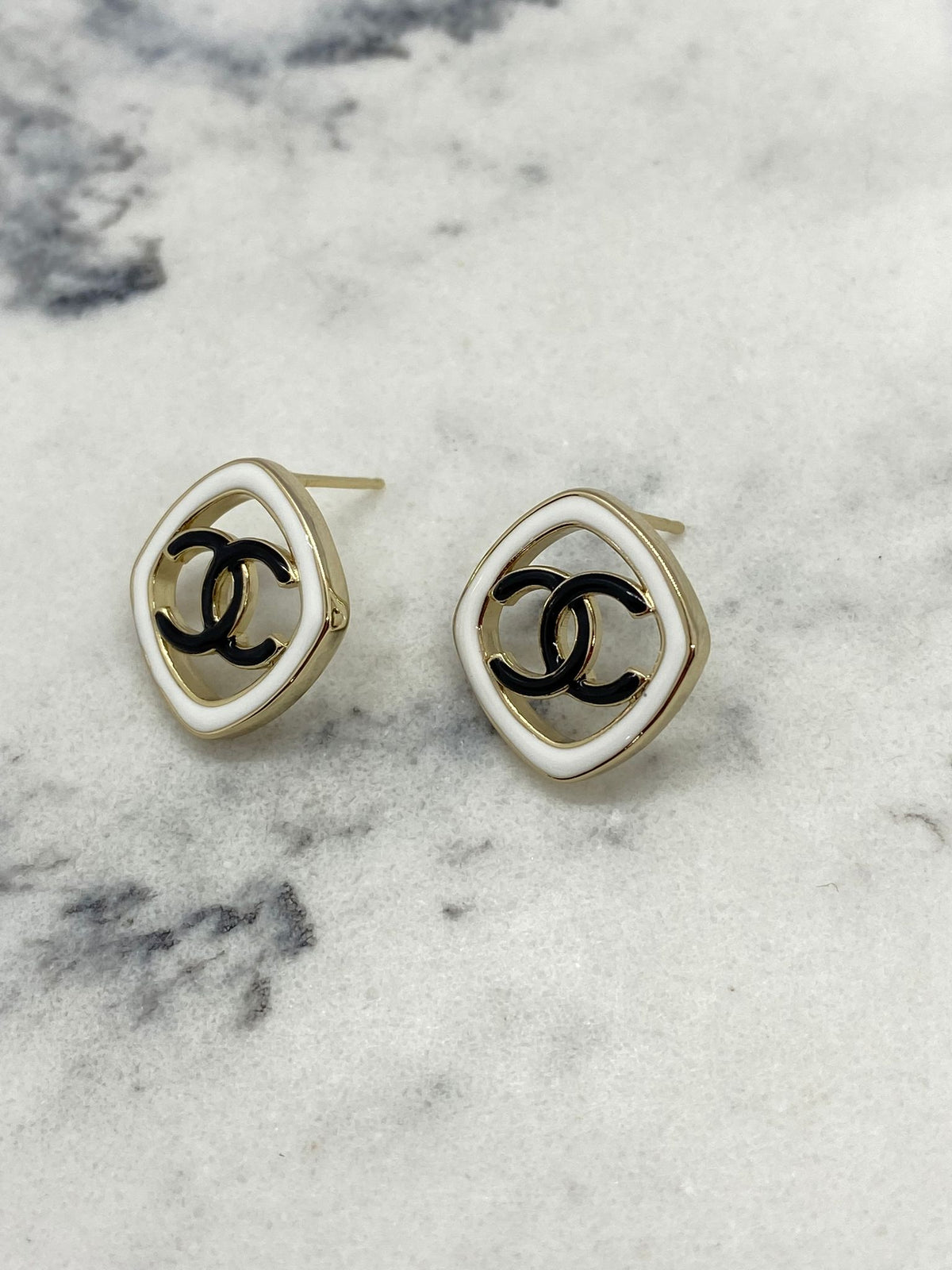 CHANEL CC Enamel Earrings - Pre owned