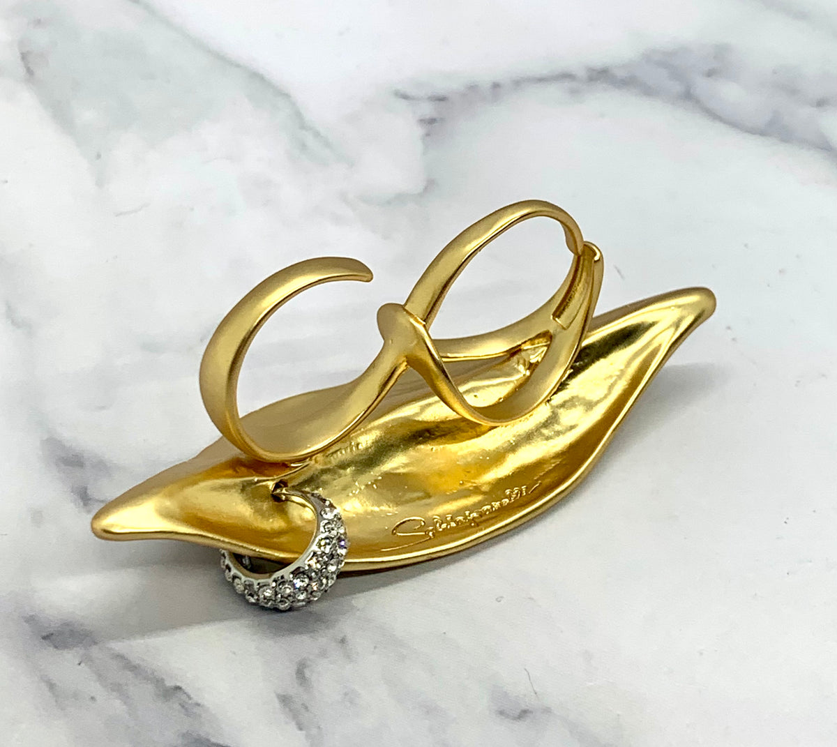 SCHIAPARELLI Pierced Lip Statement Ring - Pre owned