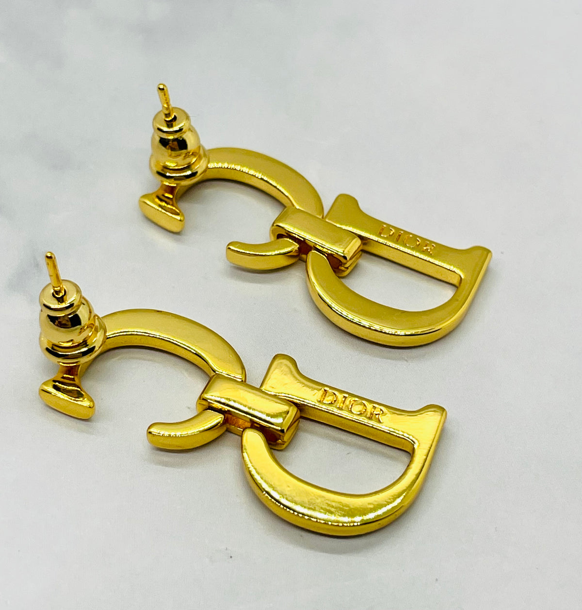 CHRISTIAN DIOR CD Gold Tone Pendant Earrings - Pre owned
