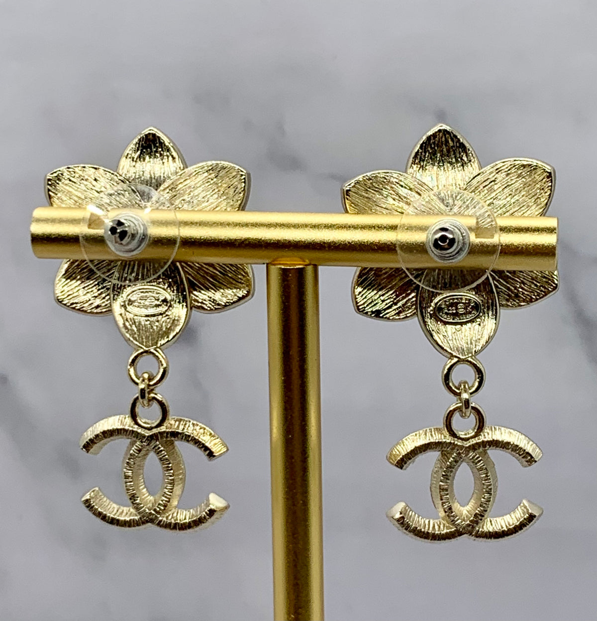 CHANEL CC Flower Pendant Earrings - Pre owned