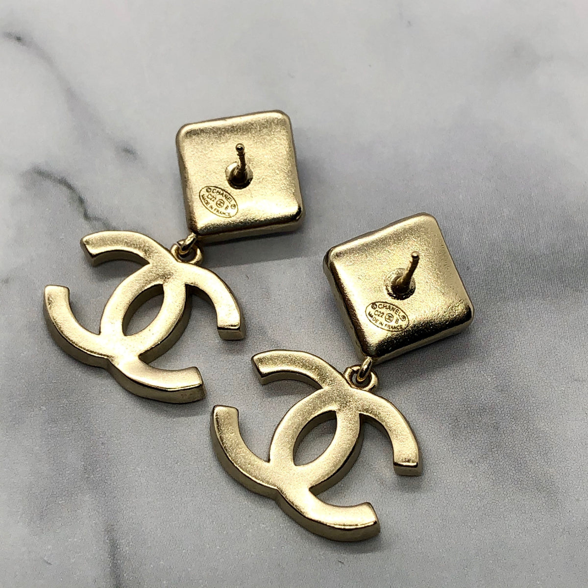 CHANEL CC Blue Rhinestone Pendant Earrings - Pre owned