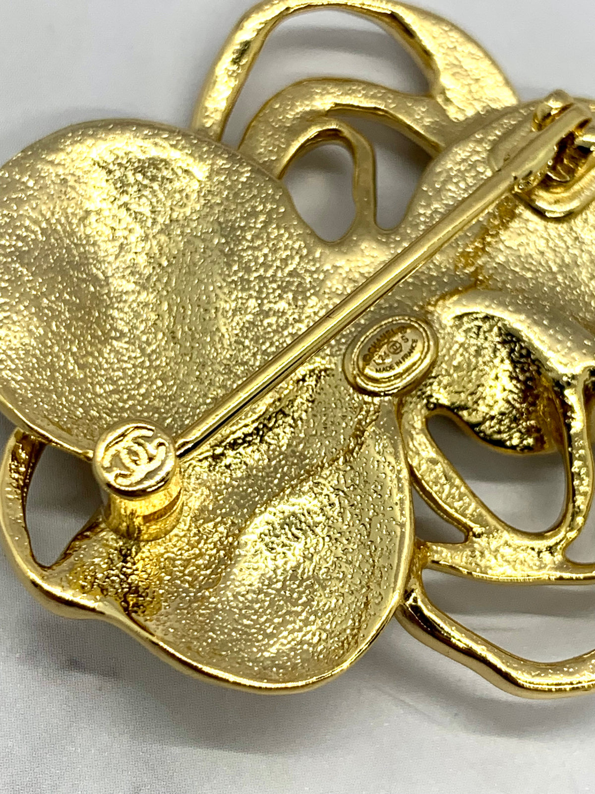 CHANEL CC Camelia Brooch Pin - Pre owned