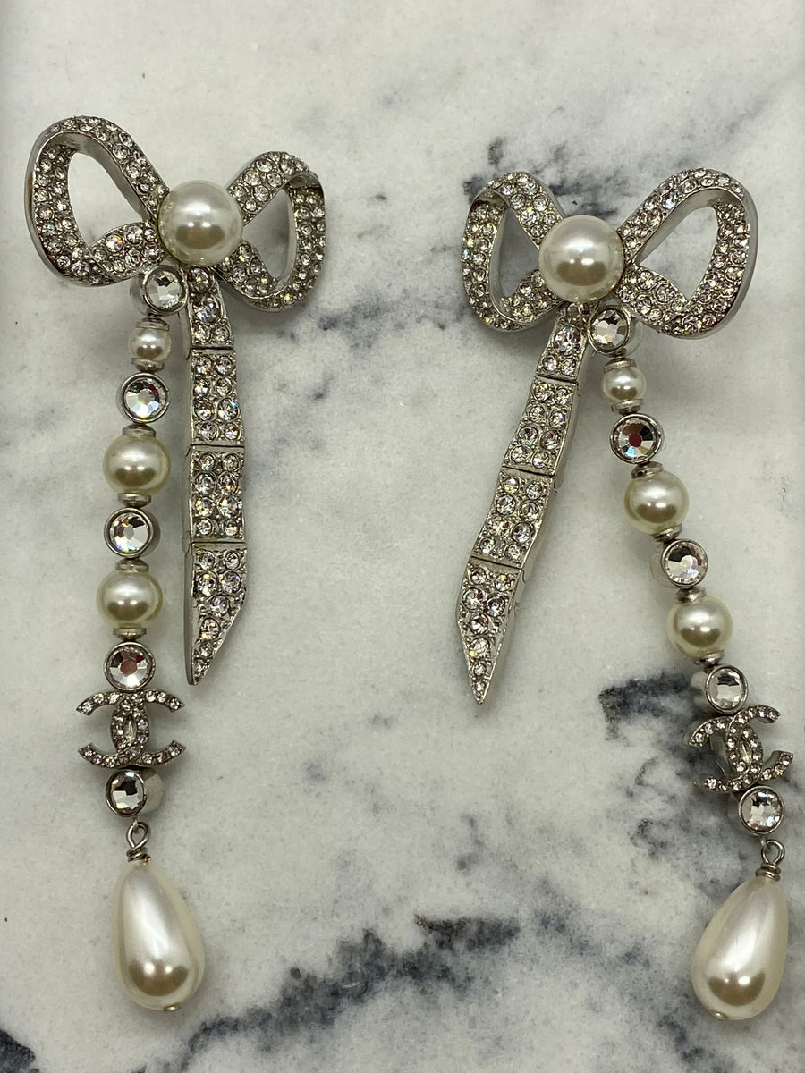 Auth CHANEL CC Pearl Trim Bow Shaped Pendant Earrings - Pre owned