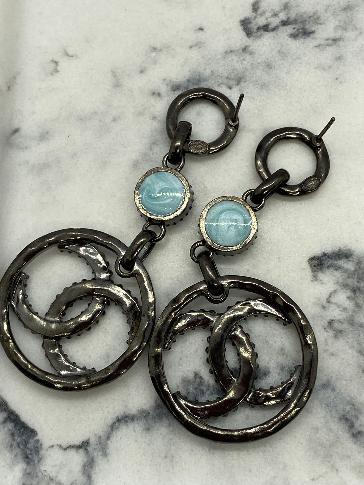 CHANEL CC 2019 Dark Blue Pendant Earrings - Pre owned