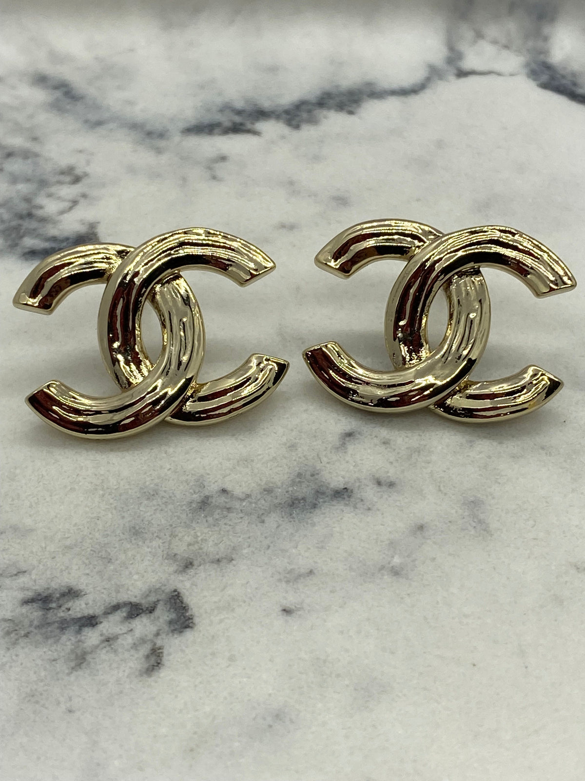 CHANEL CC Gold Tone Small Earrings - Pre owned