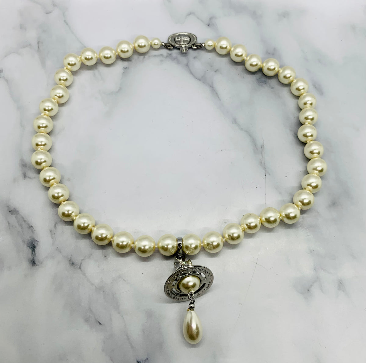 VIVIENNE WESTWOOD Statement Pearl Orb Necklace - Pre owned