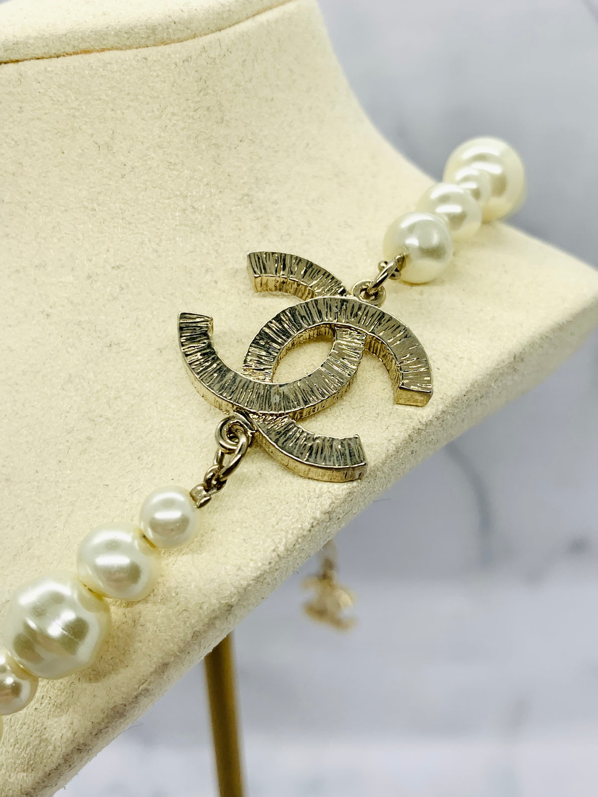 Auth CHANEL CC Pearl Choker Necklace - USED