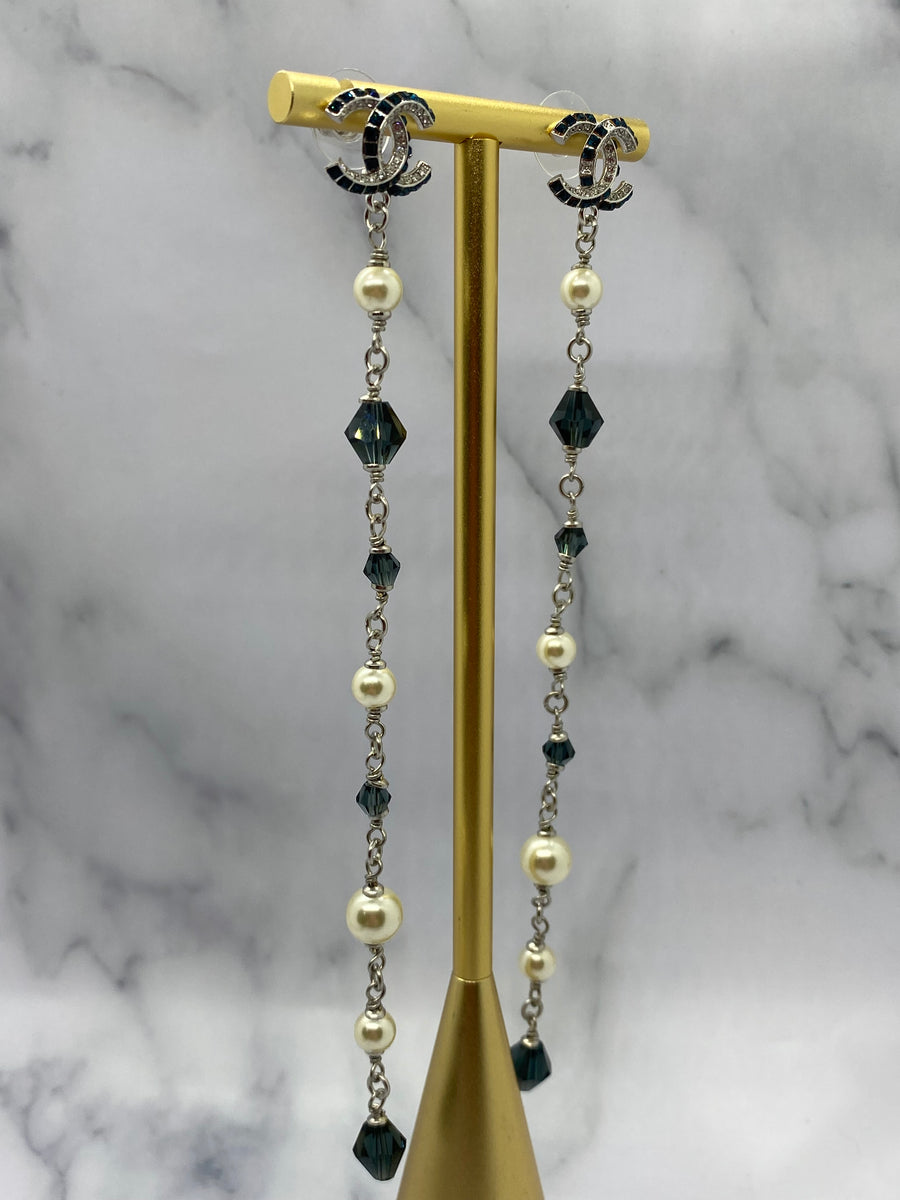 CHANEL CC 2019 Rhinestone Pendant Earrings - USED