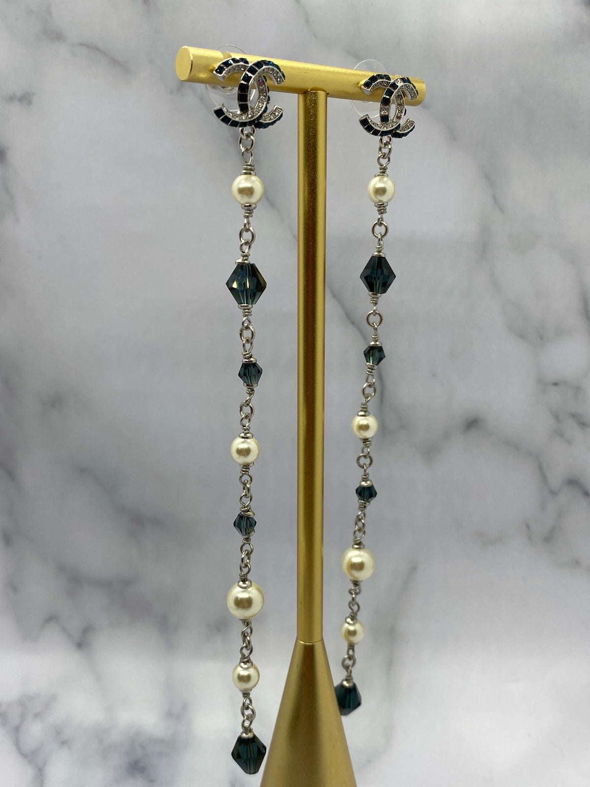 CHANEL CC 2019 Rhinestone Pendant Earrings - USED