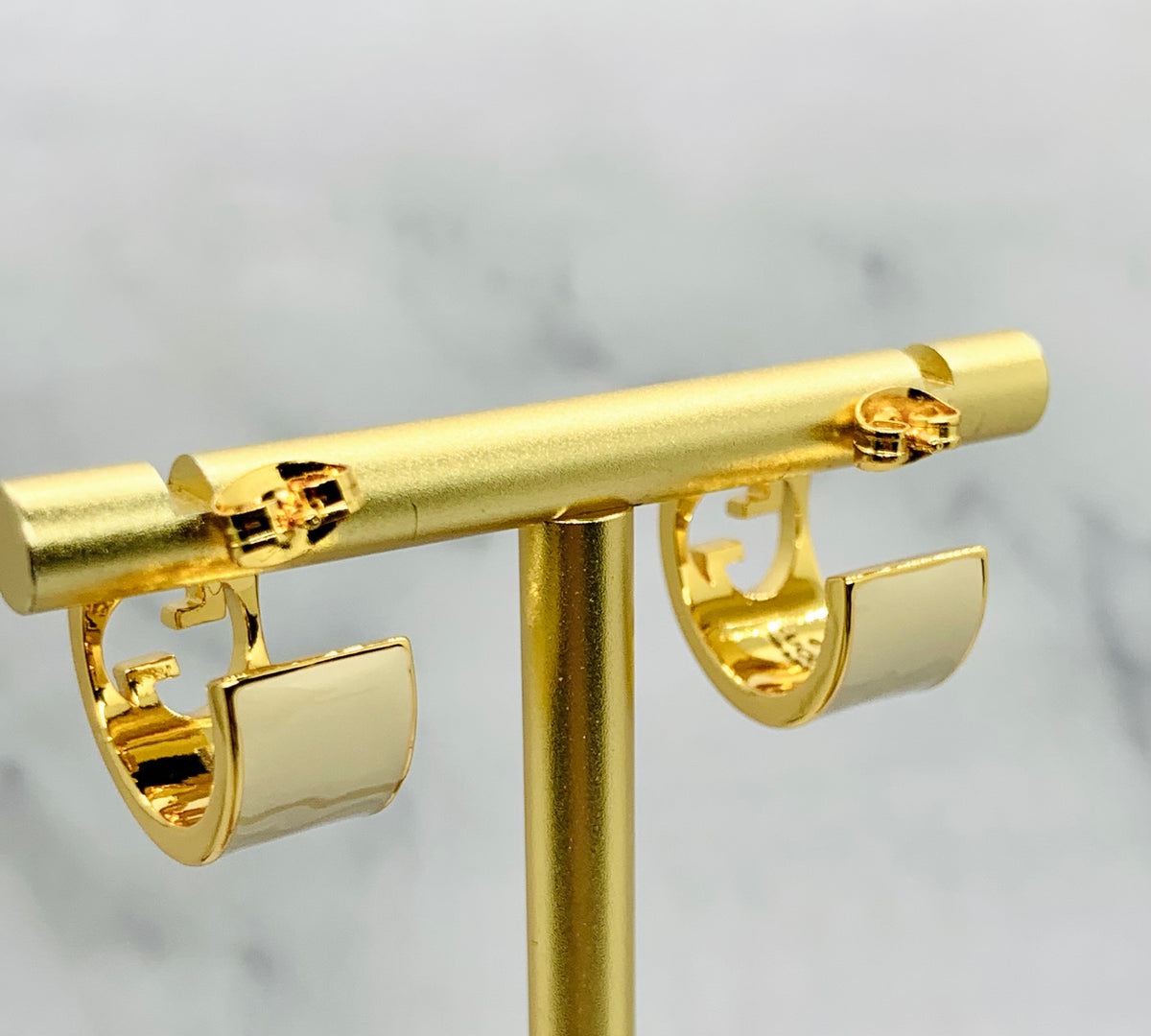 GUCCI GG White Trim Hoop Earrings - Pre owned