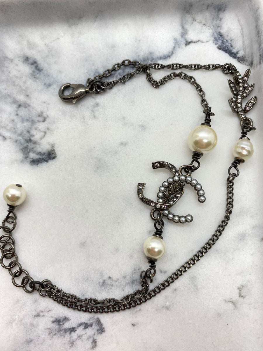 CHANEL CC 2018 Fall Black Metal Pearl Bracelet - Pre owned