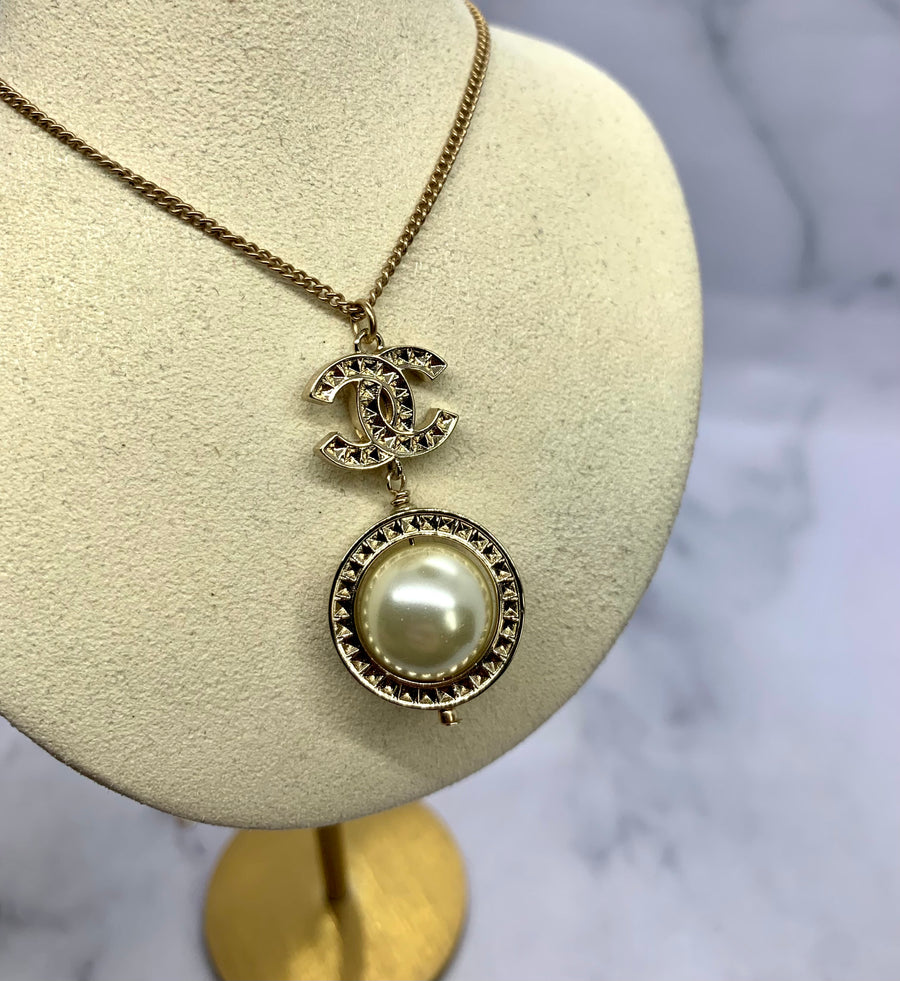 CHANEL CC 2017 Pendant Necklace - USED