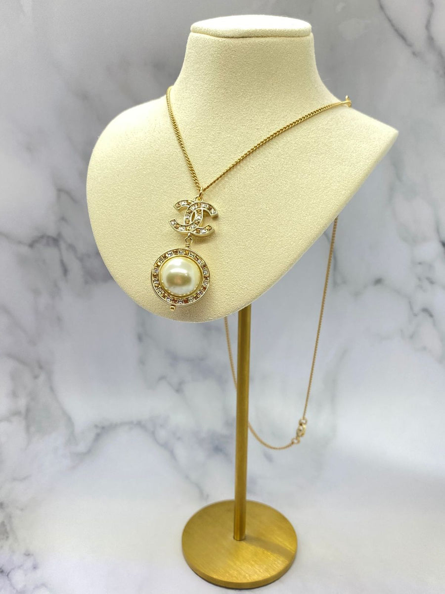 CHANEL CC Gold Tone Revolving Pearl Necklace - Pre owned