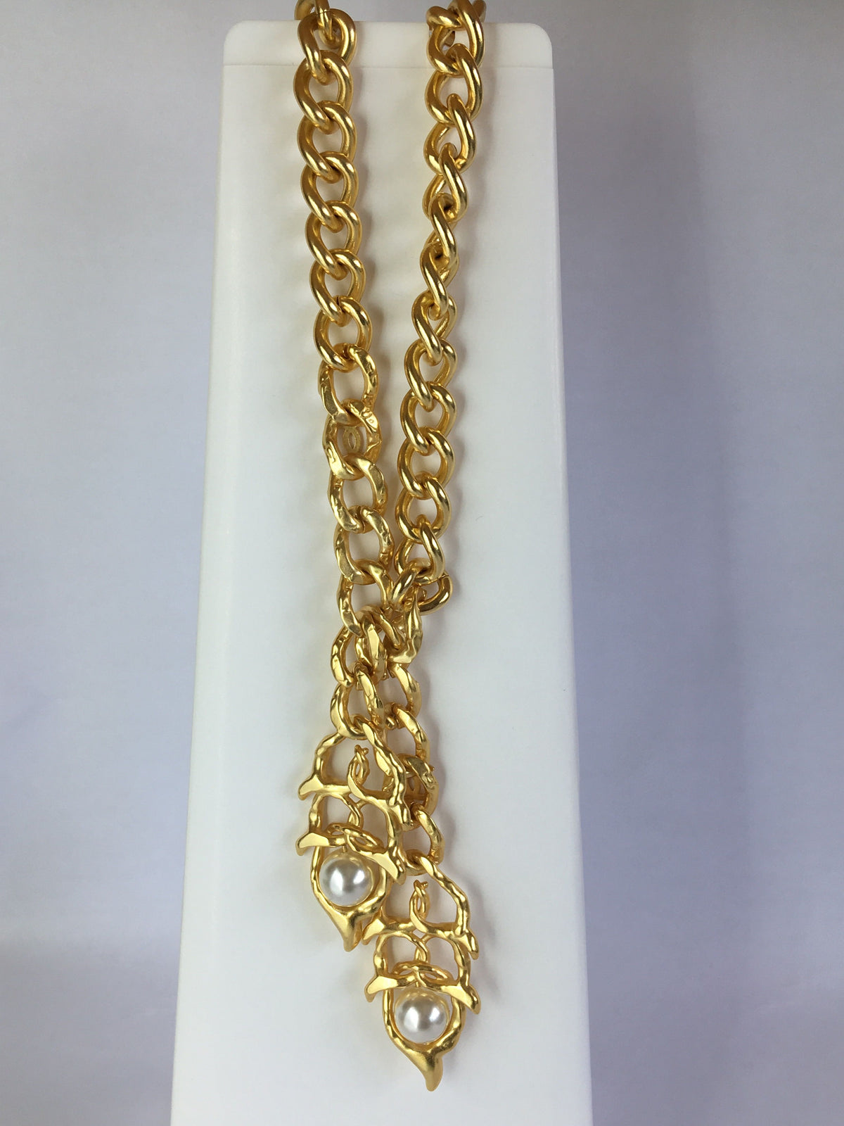 CHANEL CC 2019 Gold Tone Pearl Trim Necklace - Pre owned