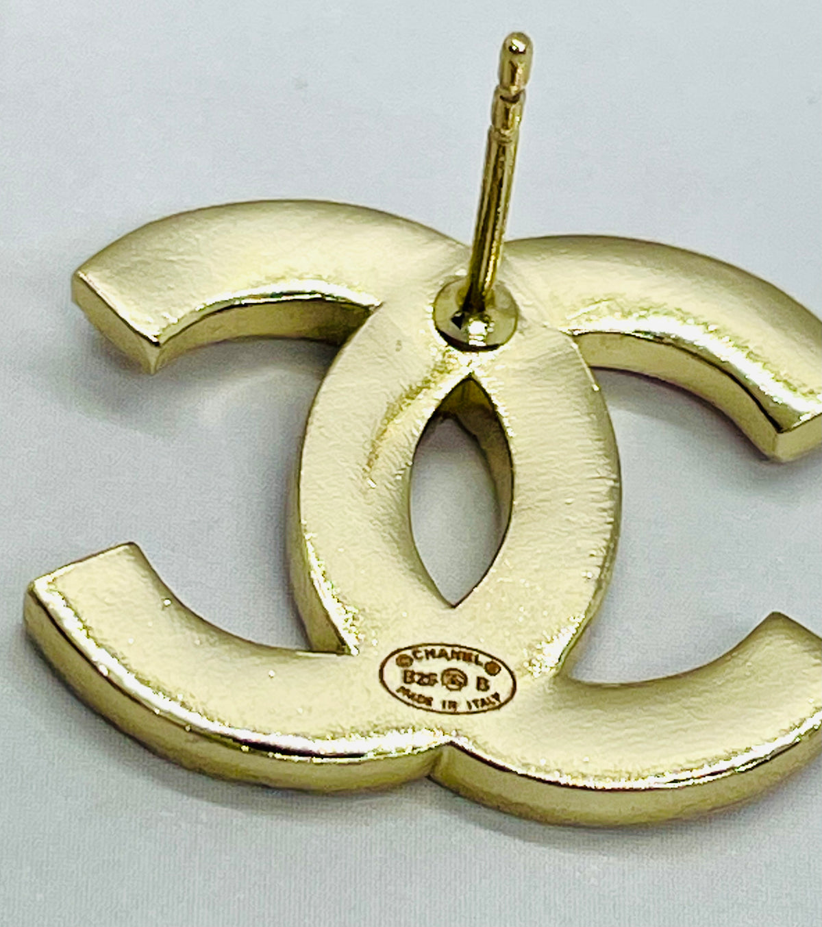 CHANEL CC Pink Quilted Earrings - Pre owned