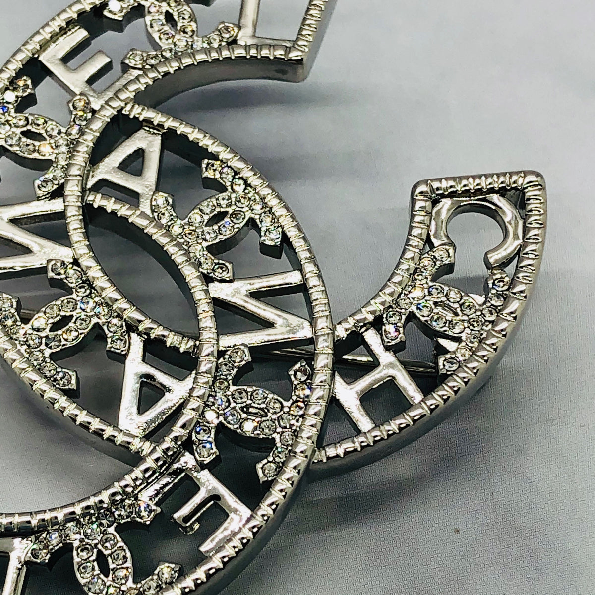 CHANEL CC Silver Tone Rhinestone Brooch Pin - Pre owned