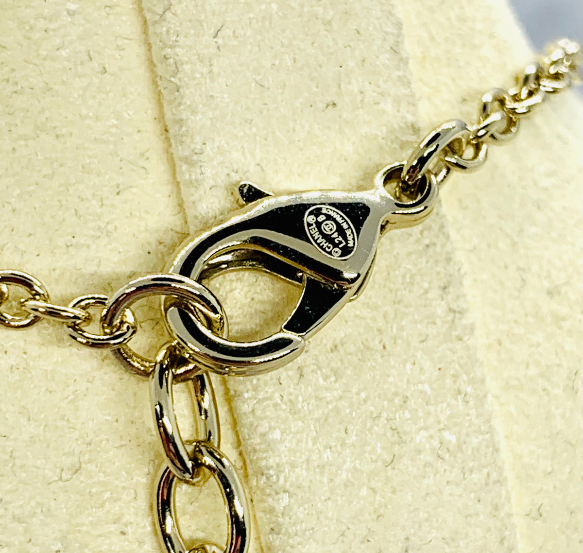 CHANEL CC Camelia Charm Necklace - Pre owned