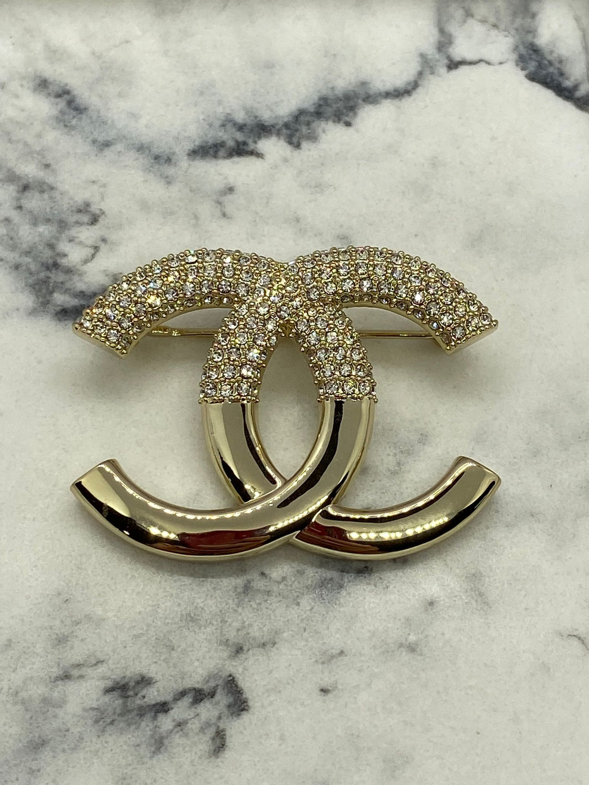 CHANEL CC Pale Gold Rhinestone Brooch Pin - Pre owned