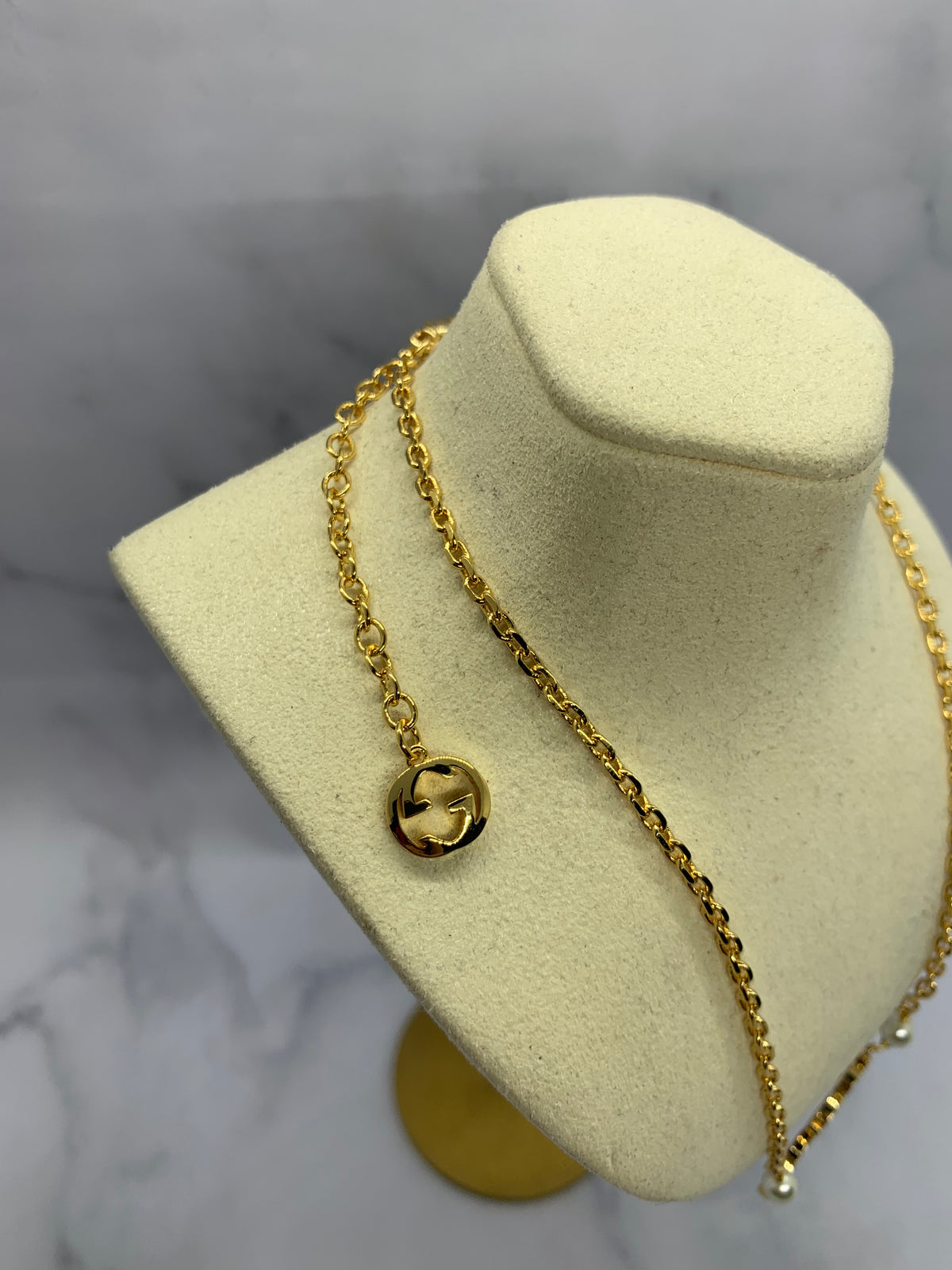 GUCCI Pearl Monogram Necklace - Pre owned