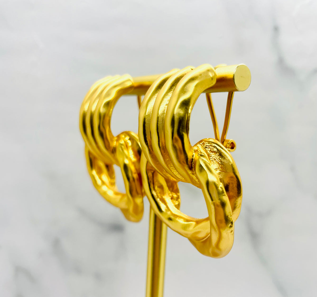 SCHIAPARELLI Vintage Gold Tone Knot Earrings - Pre owned