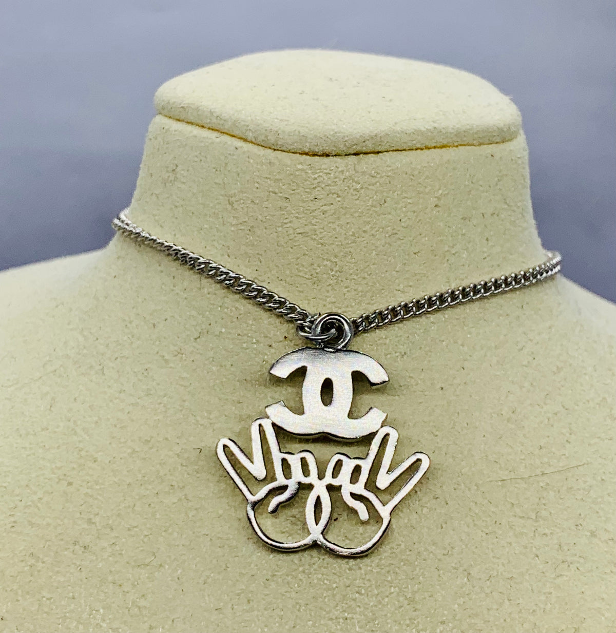 CHANEL CC Peace Sign Necklace - Pre owned
