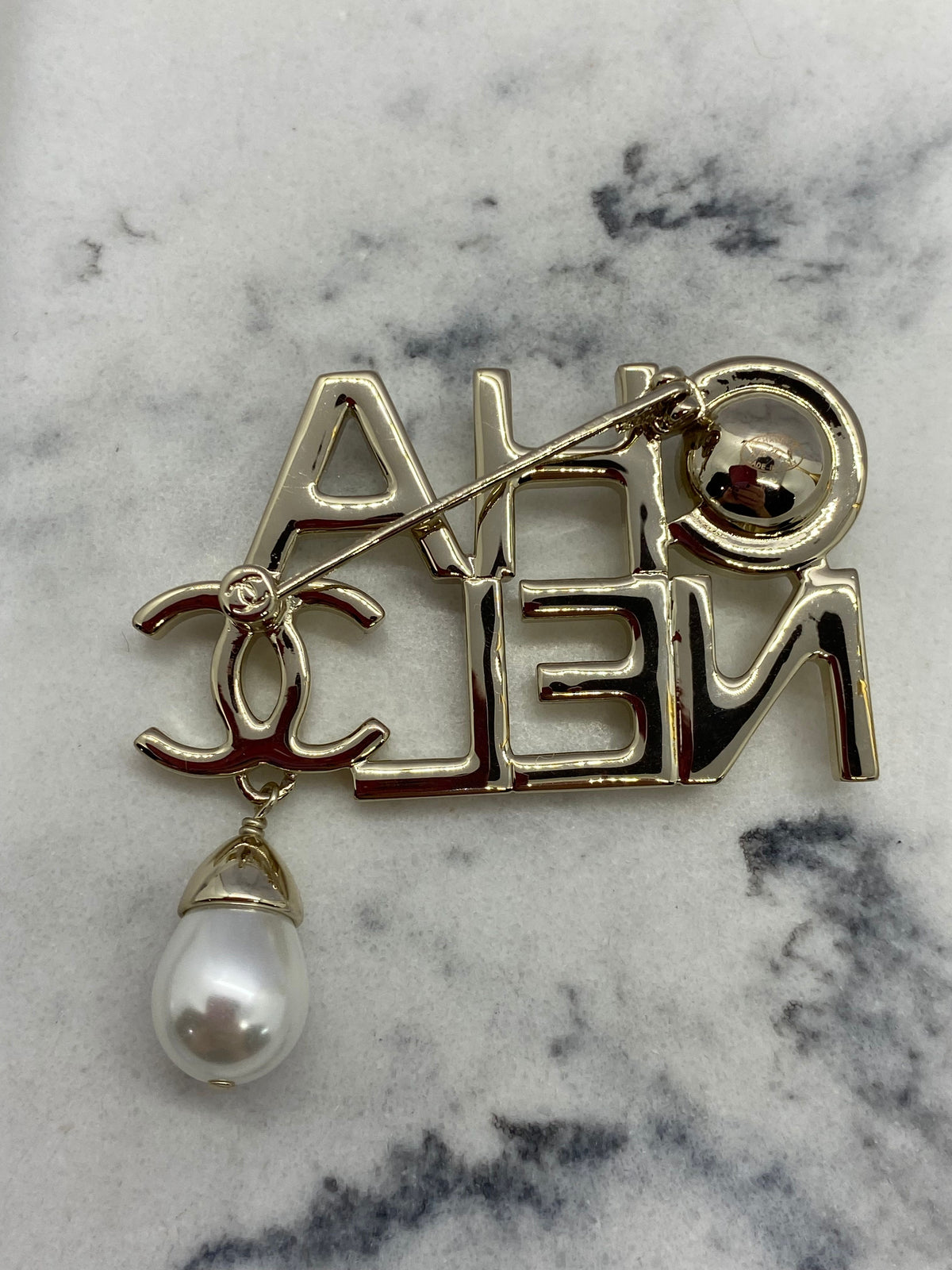 CHANEL CC Pearl Pendant Brooch Pin - Pre owned